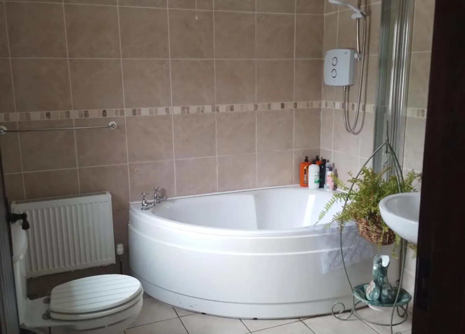 Beautiful Home In Killarney 0*,